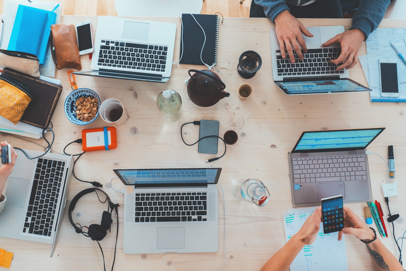 Đội ngũ GH Media trong buổi training tại studio